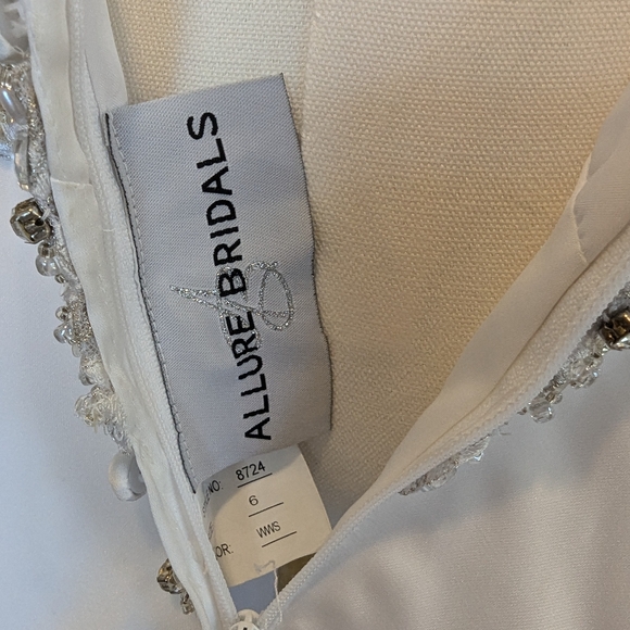 Wedding dress - Picture 6 of 9